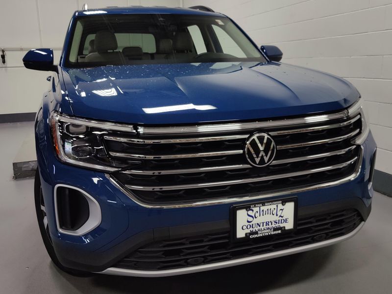 Used 2025 Volkswagen Atlas SE 4-Motion AWDImage 2