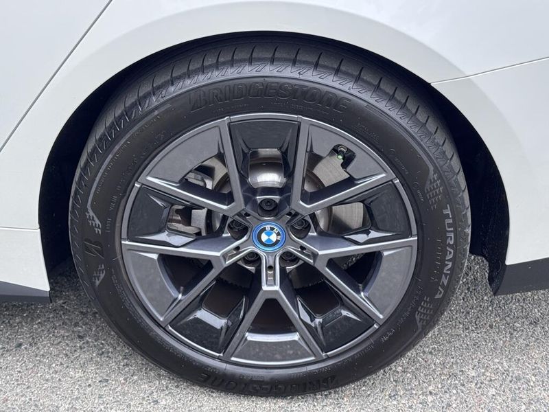2024 BMW i4 eDrive35Image 17