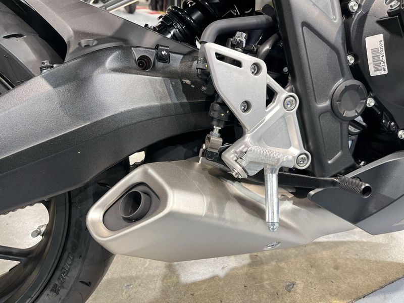 New 2026 Honda CBR650R E-CLUTCH Image 21