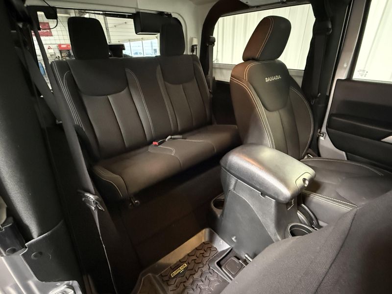 Used 2017 Jeep Wrangler JK SaharaImage 10
