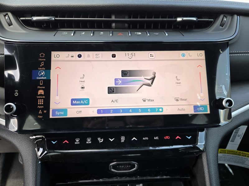 New 2026 Jeep Grand Cherokee Laredo Altitude 4x2