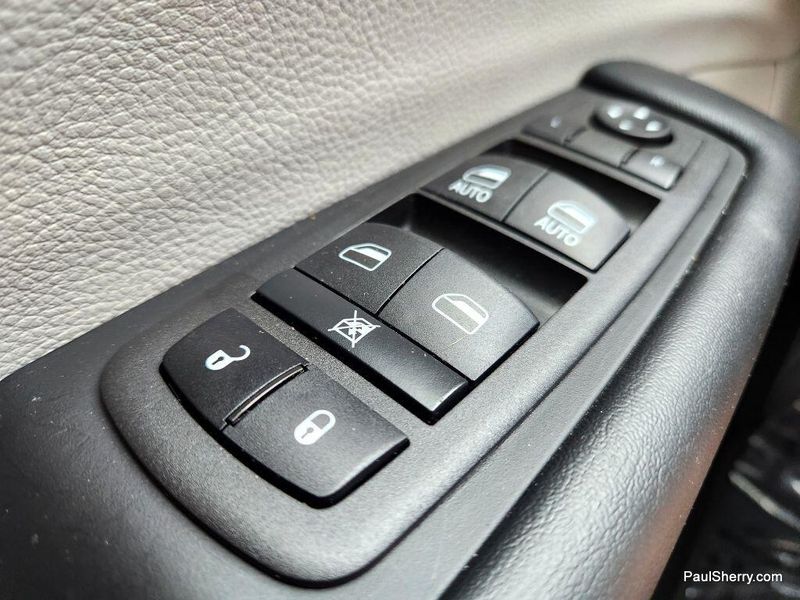Used 2022 Chrysler Voyager LXImage 31