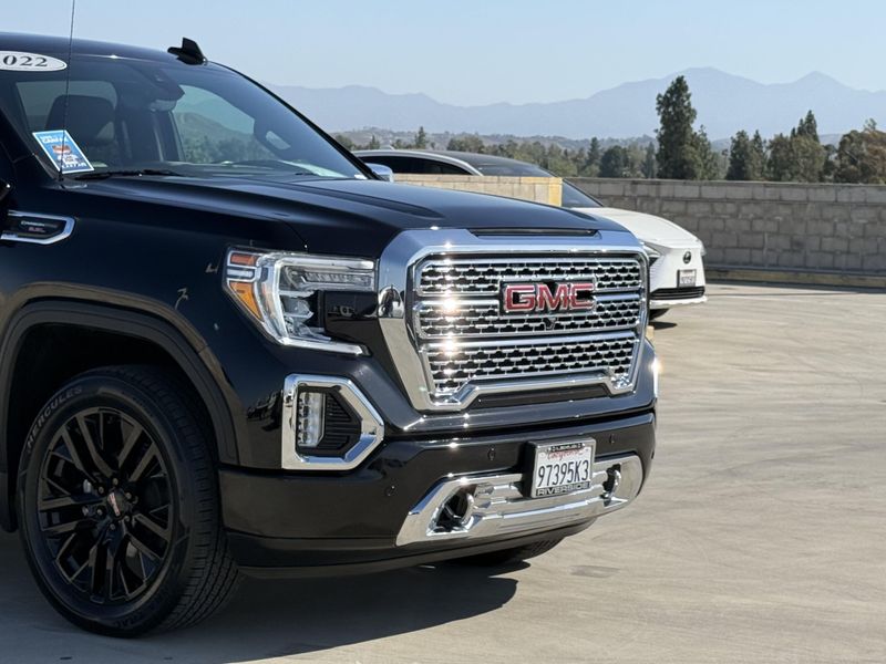 Used 2022 GMC Sierra 1500 Limited DenaliImage 3