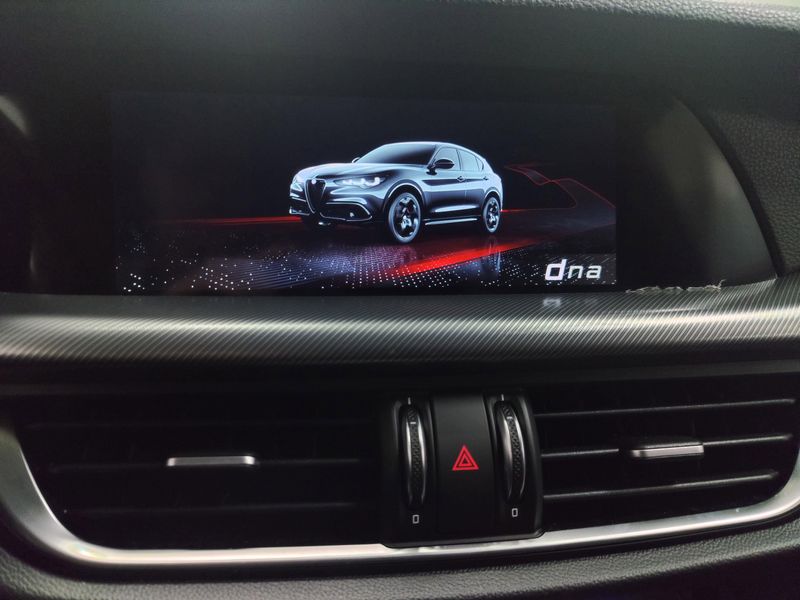 2024 Alfa Romeo Stelvio Ti AWD w/Sunroof/NavImage 27