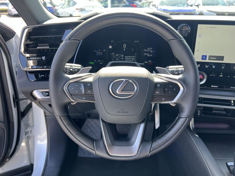 2025 Lexus RX 450h+ LuxuryImage 10