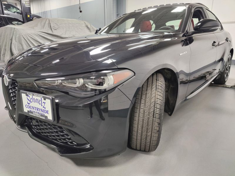 2024 Alfa Romeo Giulia Veloce Premium Q4 AWD w/Sunroof/NavImage 13