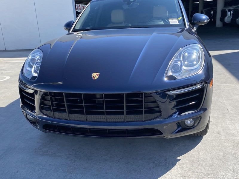 2018 Porsche Macan BaseImage 9