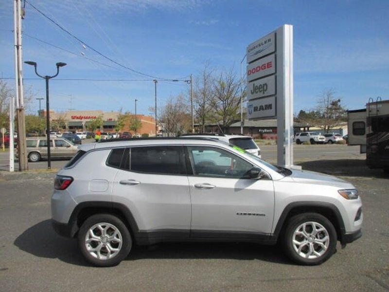 Used 2024 Jeep Compass LatitudeImage 6