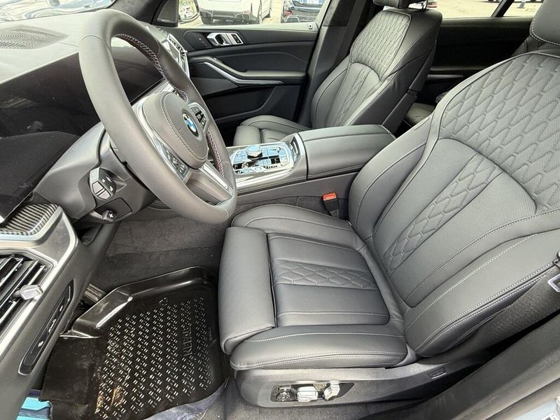 2025 BMW X7 M60iImage 19