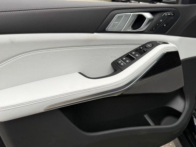 New 2026 BMW X7 xDrive40iImage 15