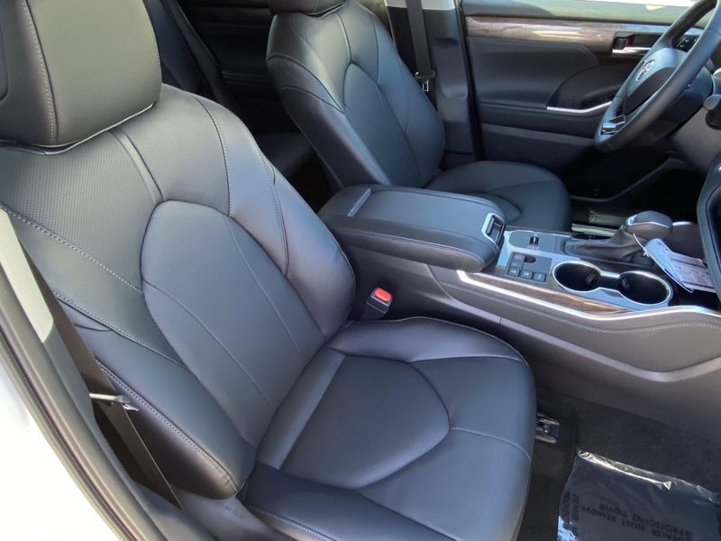 New 2025 Toyota Highlander Hybrid LimitedImage 11