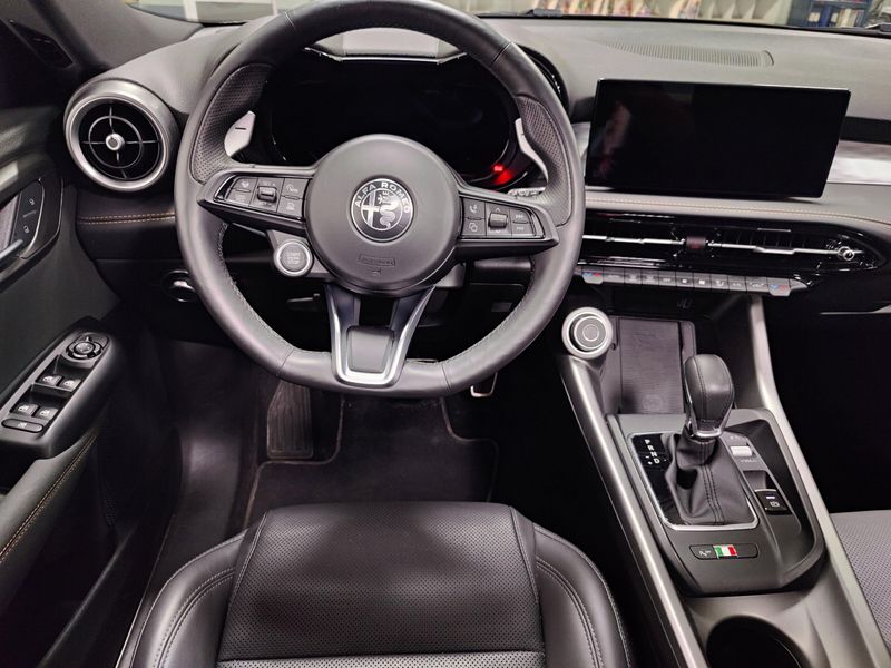 Used 2025 Alfa Romeo Tonale Veloce Premium AWD w/SunroofImage 19