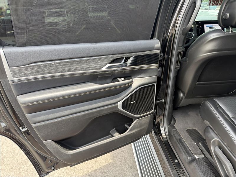 2022 Jeep Wagoneer Series IIIImage 27