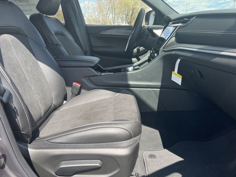 2023 Jeep Grand Cherokee Altitude 4x4Image 28