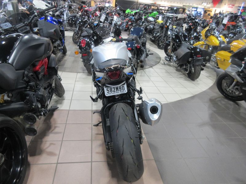 USED 2025 SUZUKI GSX-R1000 Image 8