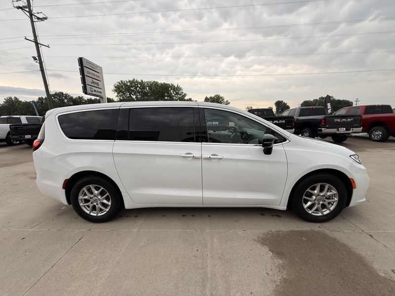 Used 2024 Chrysler Pacifica Touring LImage 33