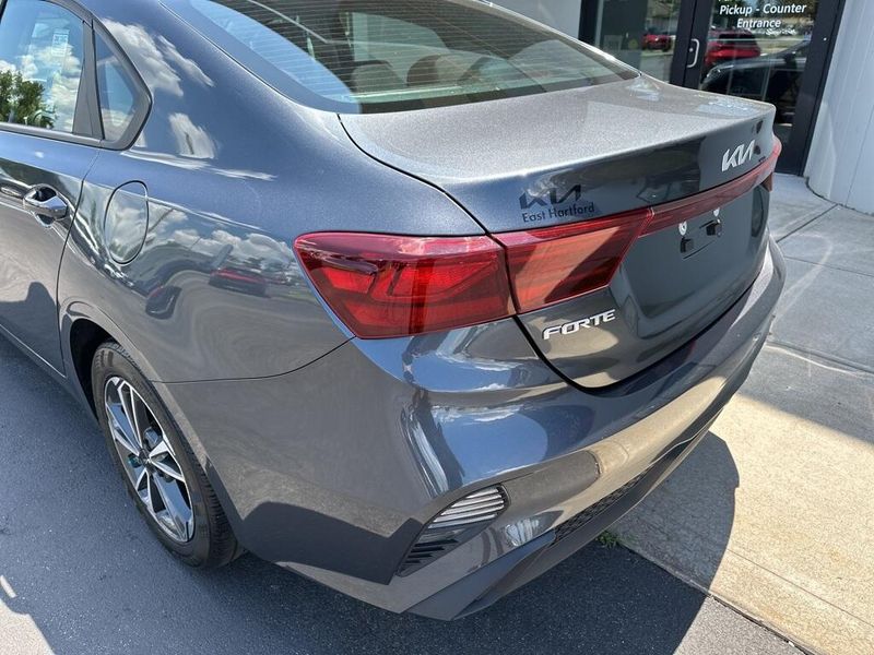Used 2022 Kia Forte LXSImage 9