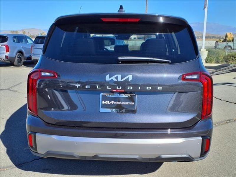 2025 Kia Telluride LXImage 5