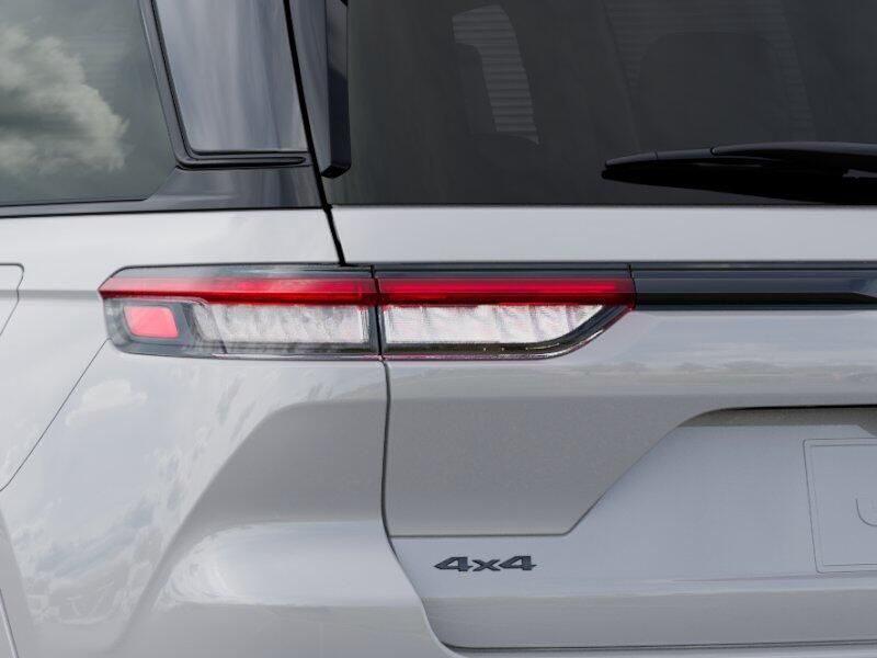 2025 Jeep Grand Cherokee Summit photo 4
