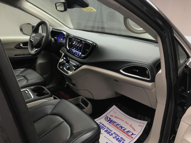 Used 2023 Chrysler Pacifica Touring LImage 20