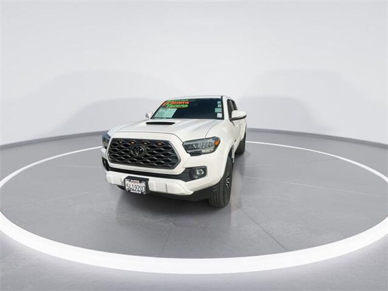 2023 Toyota Tacoma SR5 photo 3