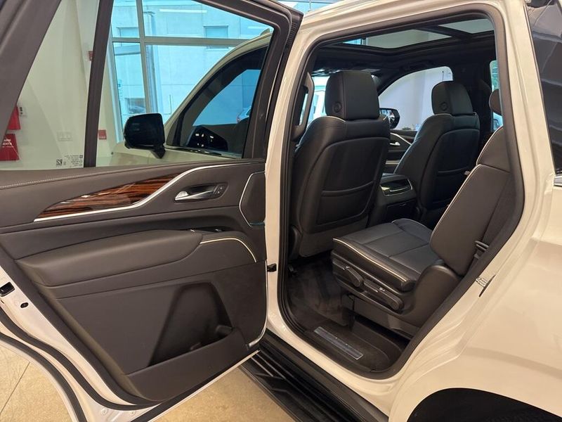 2022 Cadillac Escalade Premium Luxury