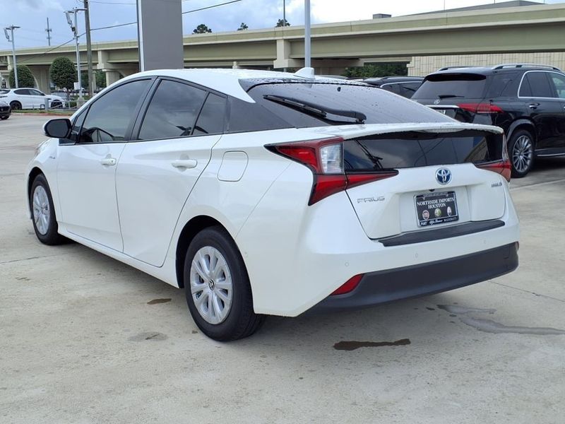 Used 2020 Toyota Prius LEImage 2