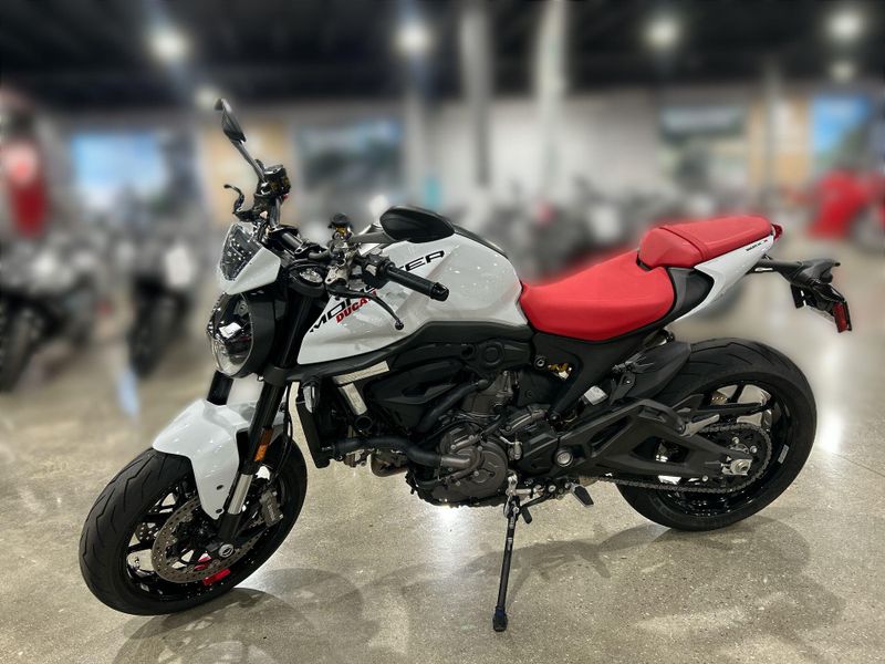NEW 2024 Ducati MONSTER PLUS - DEMO Image 16