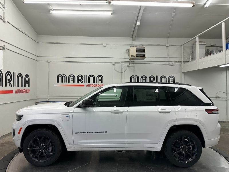2024 Jeep Grand Cherokee Anniversary Edition 4xe in a Bright White Clear Coat exterior color and Global Blackinterior. Marina Auto Group (855) 564-8688 marinaautogroup.com 