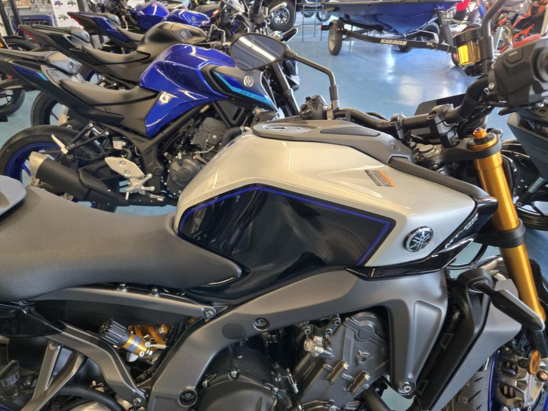2025 Yamaha MT09 SP LIQUID METAL RAVEN Image 12