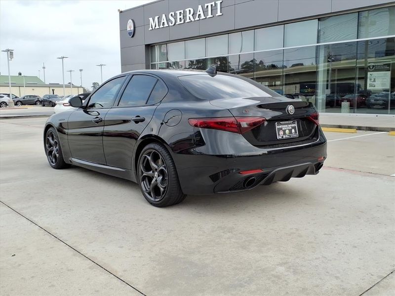 Used 2023 Alfa Romeo Giulia EstremaImage 9