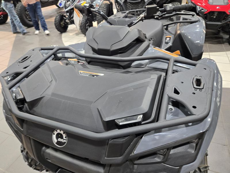 2025 Can-Am OULANDER 700 GRANITE GRAY Image 13