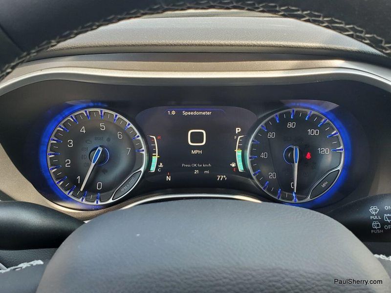 New 2025 Chrysler Voyager LxImage 19