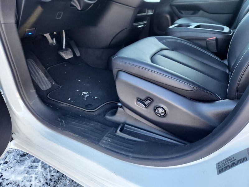 New 2026 Chrysler Voyager Lx