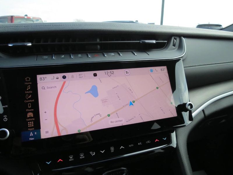 New 2026 Jeep Grand Cherokee L Limited 4x4Image 23