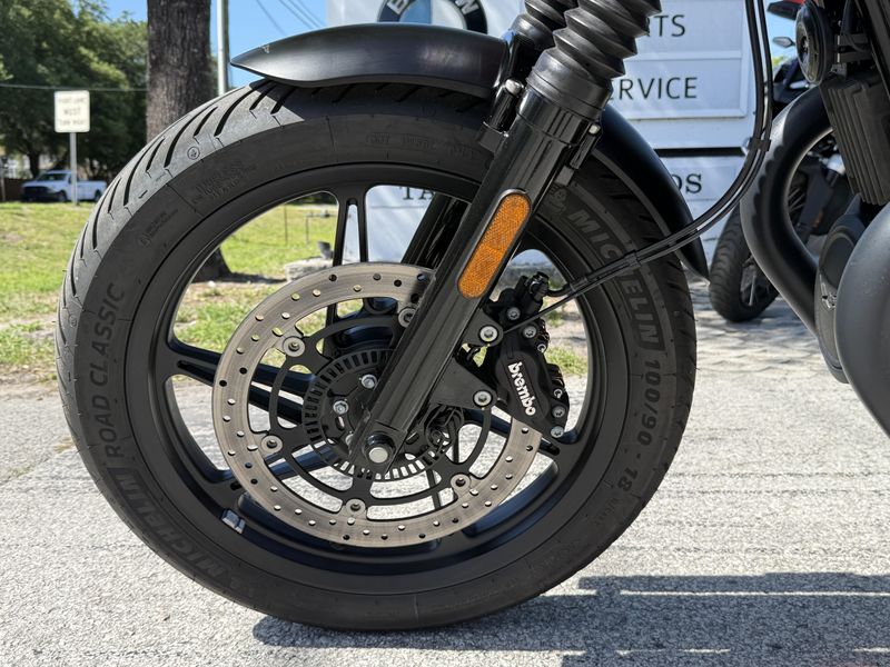 2024 Moto Guzzi V7 Stone Corsa