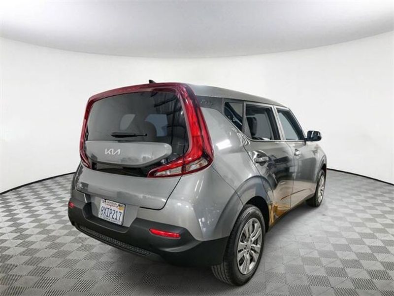 Used 2022 Kia Soul LXImage 8