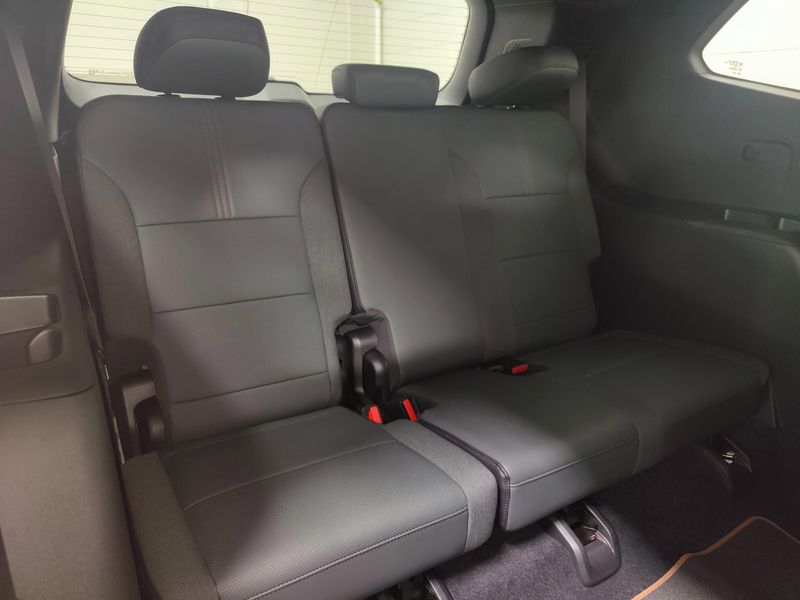 Used 2025 GMC Acadia AWD AT4Image 14