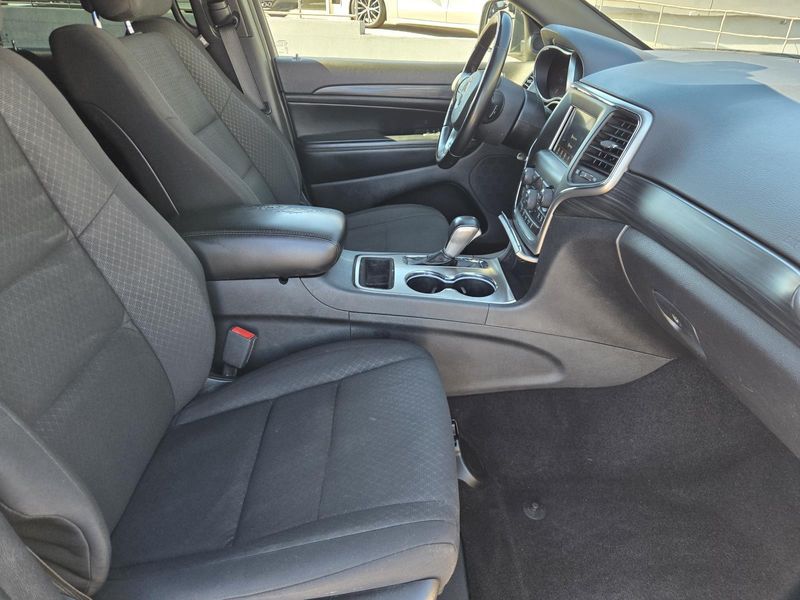 Used 2021 Jeep Grand Cherokee Laredo E 4x2