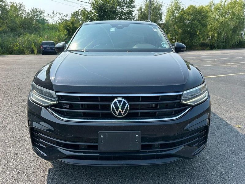 2023 Volkswagen Tiguan SE R-Line Black photo 2