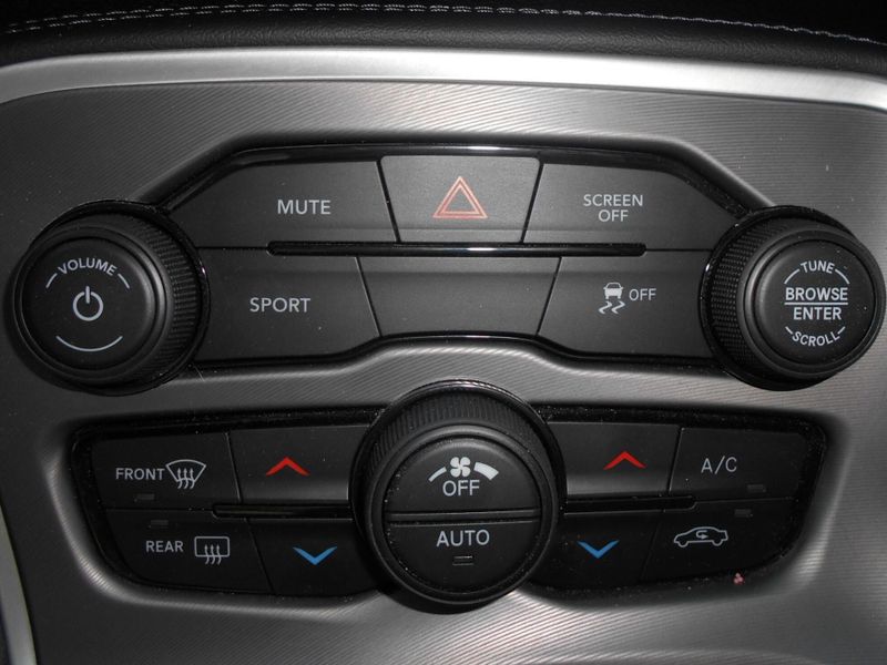 2022 Dodge Challenger SXTImage 18