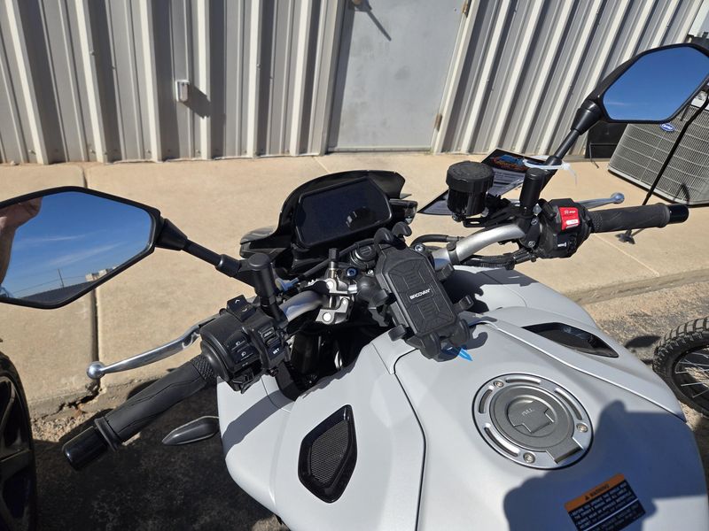 USED 2025 YAMAHA MT10 Image 12