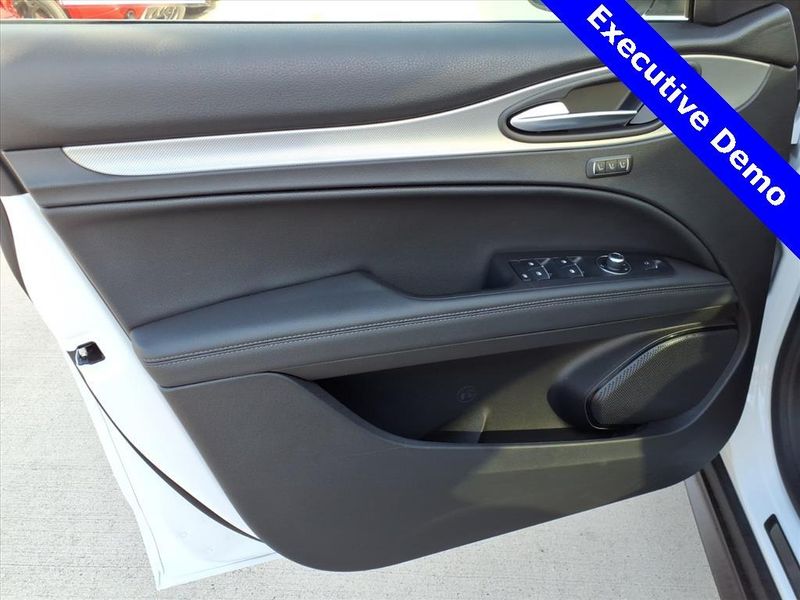 New 2025 Alfa Romeo Stelvio AWDImage 16