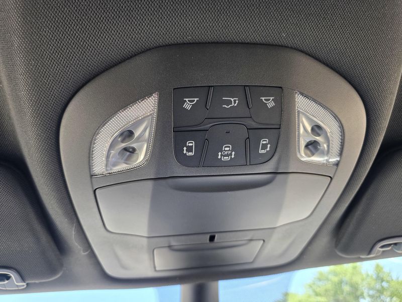 New 2025 Chrysler Pacifica SelectImage 29