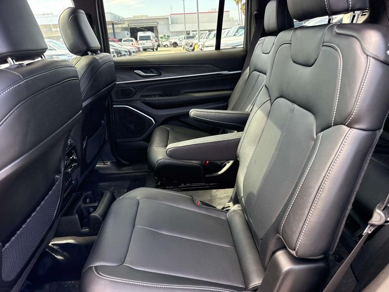 New 2026 Jeep Grand Cherokee L Limited Reserve 4x4