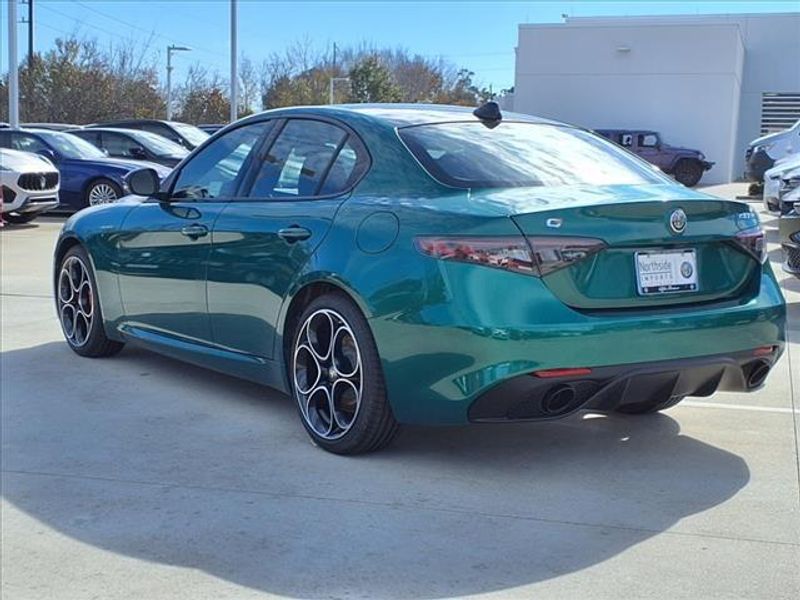 2025 Alfa Romeo Giulia Image 2