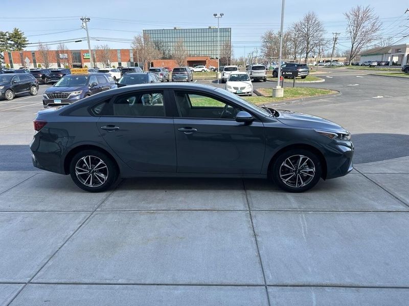 2024 Kia Forte LXSImage 5