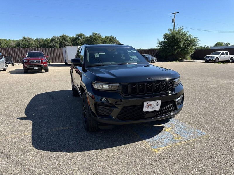 2024 Jeep Grand Cherokee Altitude X 4x4Image 2