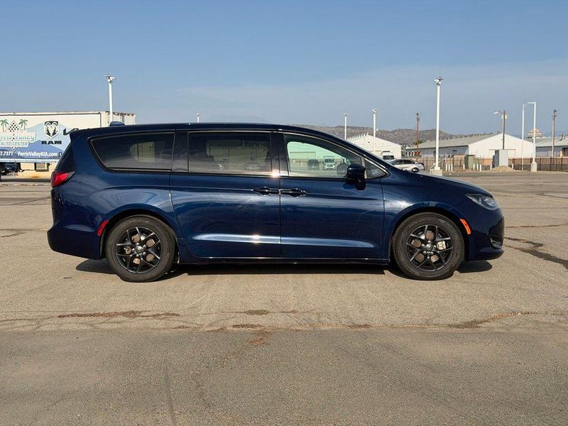 Used 2019 Chrysler Pacifica Touring PlusImage 9