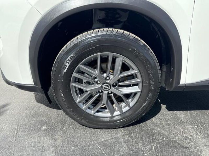 2024 Nissan Rogue S photo 23
